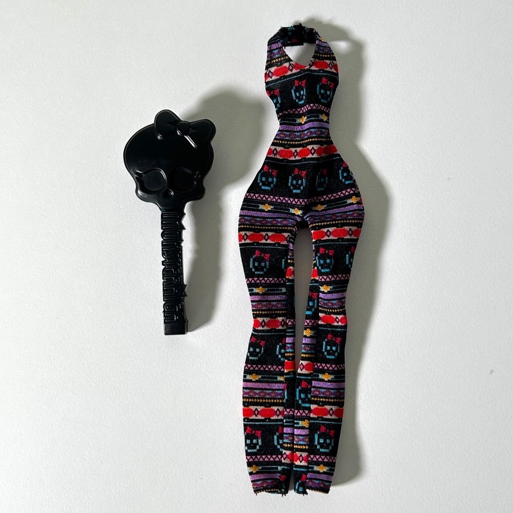 Monster High Brand Boo Students Isi Dawndancer Jumpsuit + Brush (22M)